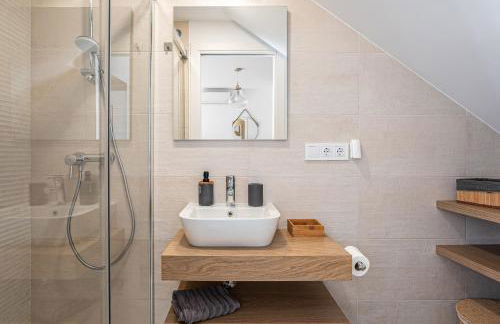 CASA LA PLAYA-CONIL Vacaciones de Lujo en Conil con Todas las Comodidades NETFLIX-HBO-DISNEY-CANALES DE FUTBOL-WIFI ALTA VELOCIDAD-SMART TV 65"-ALEXA - Foto 19