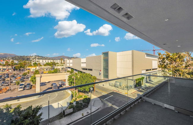 Luxury 3BR Hollywood Sign View by Oneluxstay - Photo 29