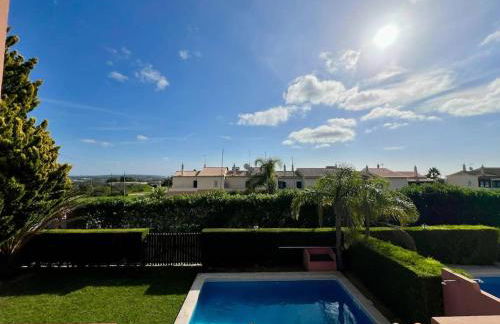 Gated Family Villa with Private Pool and Garden - Foto 8