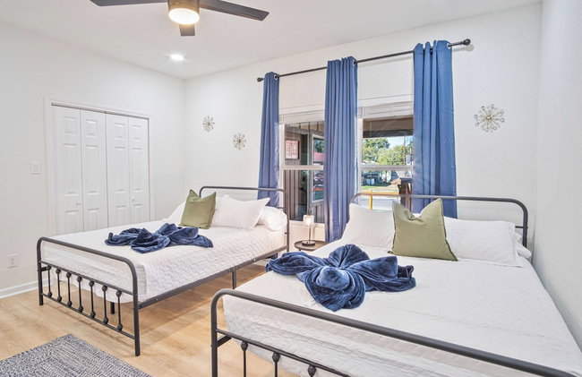 Perfect Spot to Relax 4br/3ba Near Dtown Hemisfair - Foto 25