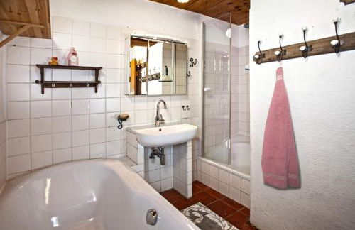 Historischer Vogtshof: eingezäunt | sonniger Garten | Kamin | Denkmalschutz - Foto 15