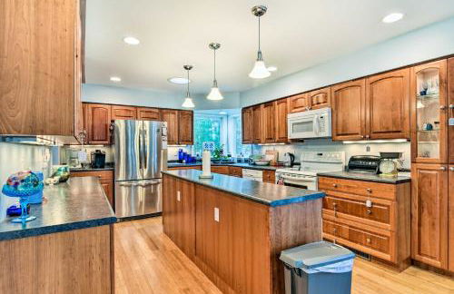 Waterfront Gladwin Home with Deck and Fire Pit! - Foto 12