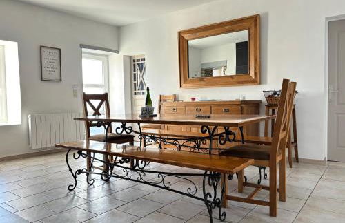 Rivage Maison spacieuse 10 p 5 chambres 2 sdb 2 WC tout confort avec jardin, belle terrasse aménagée, parking privatif, à 2 kms d'une petite plage, 3kms d'Omaha Beach et Port en Bessin - Foto 5