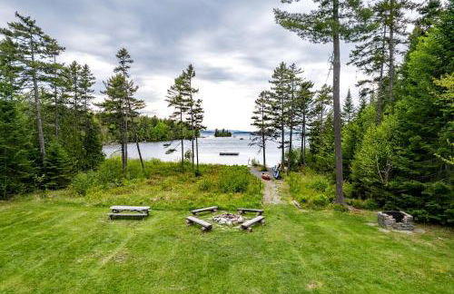 Secluded Cabin with Fireplace and Games in Lily Bay Township, Maine - Foto 19