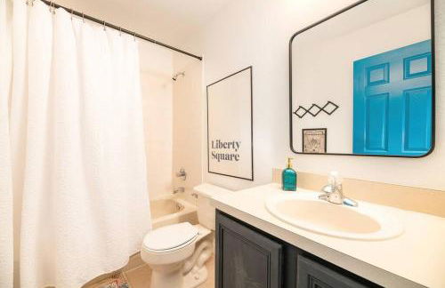 Disney World Cinderella Castle Lazy River Pool & Game Room - Foto 31