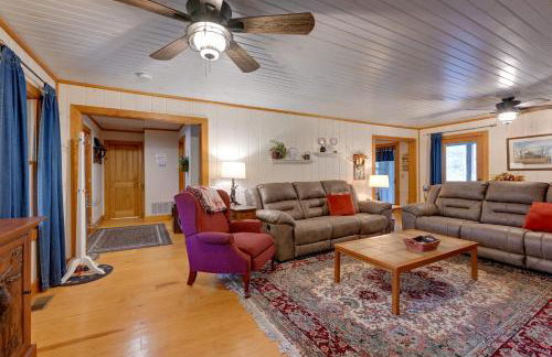 Creekside Family Retreat by Waterfalls and Hiking! - Foto 5