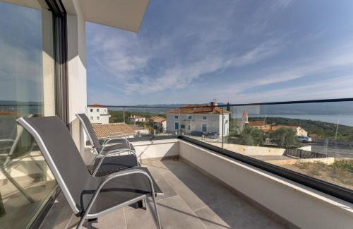 Villa Rosemary -semi-detached villa with a pool and a panoramic view, close to a sandy beach - by TRAVELER tourist agency Krk - Foto 4