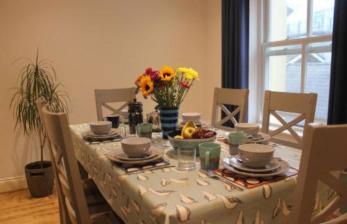 Stylish flat in central Tenby & free parking - Photo 14