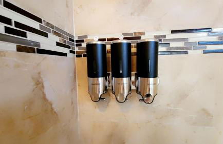 Prime Location Gateway with Pool & Patios, Near Beaches, Groceries and Restaurants - Photo 32