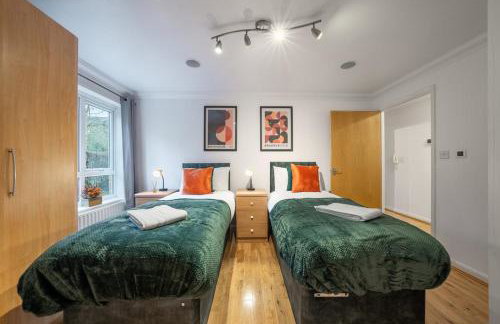 Bishops Stortford 2 Bed Flat - Free Parking - STN - Foto 11