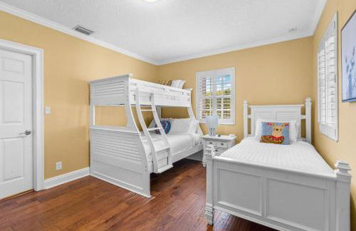 Walk to The Ave- Heated Pool, Spa, Golden Tee and Putting Green - mins to Beach- by Maven Vacation Rentals - Foto 33