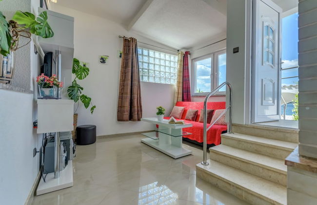 Luxurious Holiday Home in Arbanija with Hot Tub - Photo 12