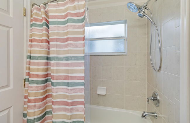 Amazing Vacation Home With Private Pool at Highland Reserve! - Photo 25