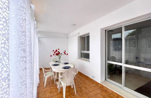 Beach Retreat 2 BR Apartment - Photo 13