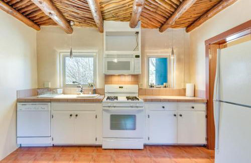 Near Hiking and Skiing Mora Cottage with Mtn Views - Foto 9