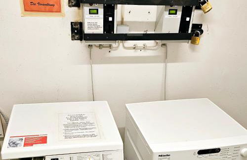 Winterberg Appartement 6 Pers aan Skilift grootste Skigebied nabij Bikepark Unieke locatie met zeer rustige tuin in het bos en het gezellige centrum leuke cafes restaurants en gratis zwembad sauna relax speelruimte parkeerplaats naast Der Brabander - Foto 79