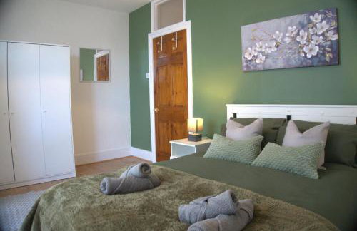 3BDR Town House in the Heart of Holyhead - Free Onsite Parking - Foto 32