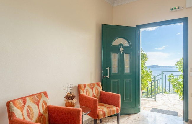 Sofia Large Private Pool Walk to Beach Sea Views A C Wifi Car Not Required - 1552 - Photo 16