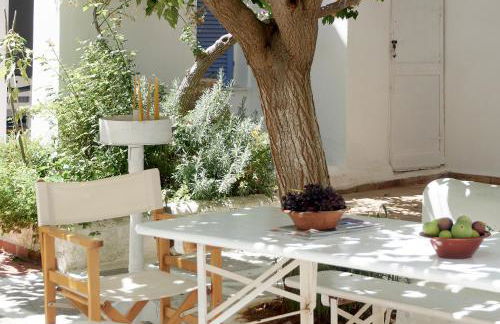 Aeolos Apartments - Photo 2