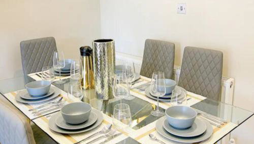 Langston House: 2 Bed, 2 Bath Luxury Apartment - Foto 2