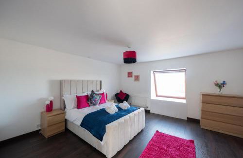 Woodside Barn Sleeps 14 with Hot Tub - Photo 21