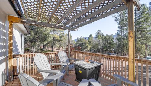 Mtn Views + Playground: Family-Friendly Pine Cabin - Foto 1
