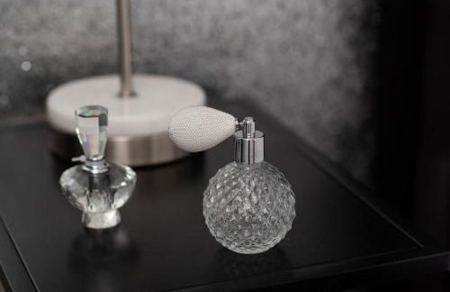 Unit 105 Stylish Condo with Free Parking and Close to Downtown - Foto 2