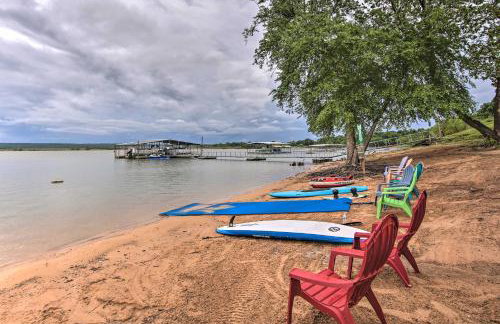 Lakefront Home with Private Beach Access! - Foto 1