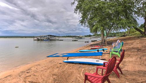 Lakefront Home with Private Beach Access! - Foto 1