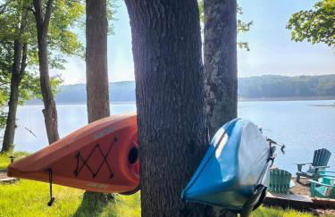 Lakefront Hot Tub Canoes Game Room Wood FP - Foto 78