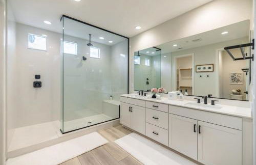 Marbella Lane - Elegant 5BR Home Rancho Mission - Photo 9