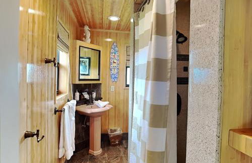 Beachside Tiki Hut - Photo 11