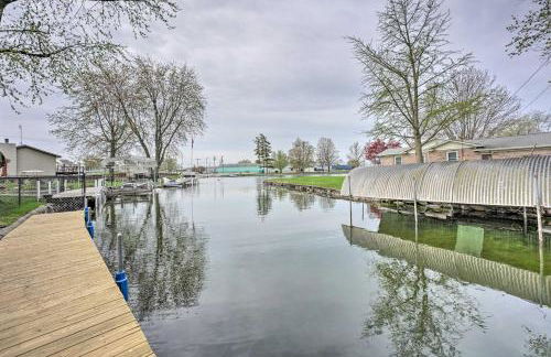 Waterfront Syracuse Home with Patio and Fire Pit! - Foto 3