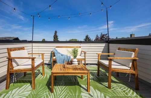 Ocean-Inspired 3B Modern Retreat w Kids Room - Foto 6