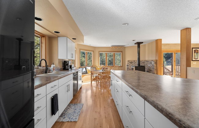 Peaceful Pines 5 BR Home with Jacuzzi - Foto 10