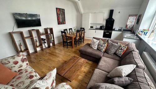 Superb City Centre apt with parking - Photo 3