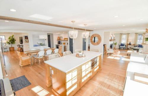 Gorgeous Home 2 Min Walk to Beach - Foto 1