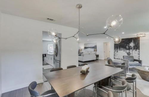 Luxury Home with 5 Bedrooms and Private Pool - Foto 9