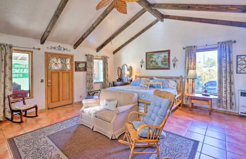 Cozy Story Book Barn Cottage with Scenic View - Foto 15