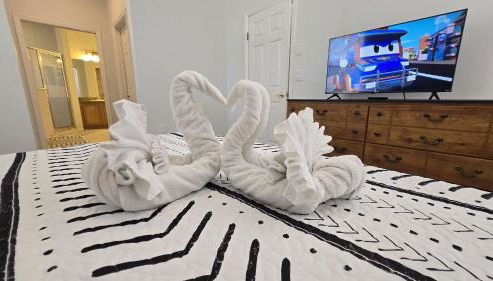 Themed kid bedrooms, 17 miles to Disney and Legoland, private pool, kitchen, wifi, washer, dryer - Foto 2