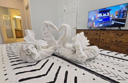 Themed kid bedrooms, 17 miles to Disney and Legoland, private pool, kitchen, wifi, washer, dryer - Foto 2