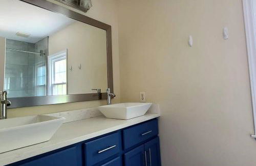 Sweet Home in the heart of Cary Close to NCSU UNC DUKE - Foto 41