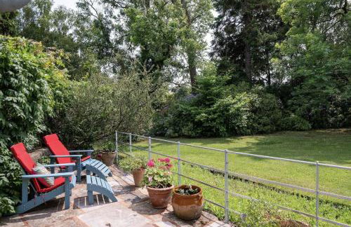 The East Wing Set in Beautiful Gardens Parking - Foto 19