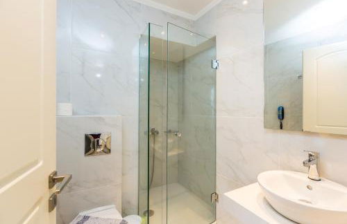 Eltina Hotel - Photo 60