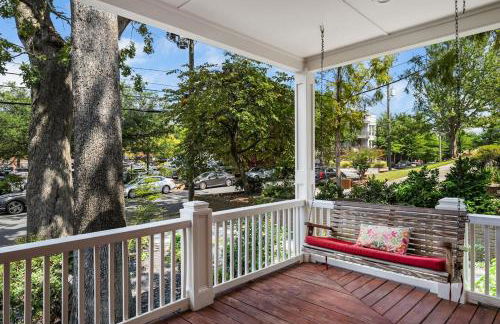 Walkable Grant Park 1920s Home with King Bed - Photo 23