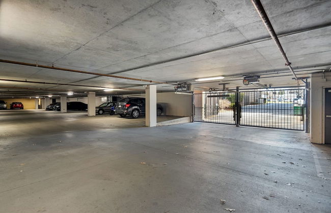 Spacious 2BD With Private Balcony and Free Parking 2 - Foto 42