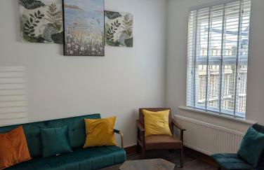 Fantastic 3-Bedroom House in Crawley - 10 mins from Gatwick - Foto 12