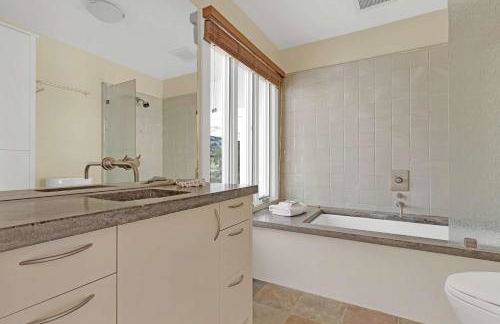 Stylish 3BR Retreat Close to Coast & Wineries - Foto 22