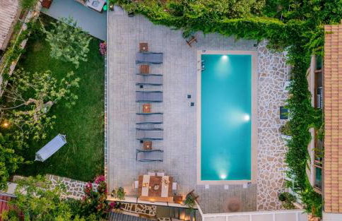 Villa Tramonto with Private Heated Pool, by ZanteWize - Foto 47