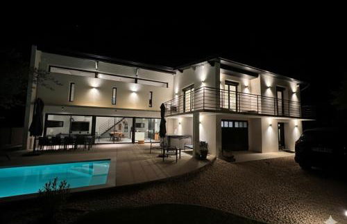 Villa Lumière - Confort, spa, piscine, recharge véhicule & babyfoot - Foto 2